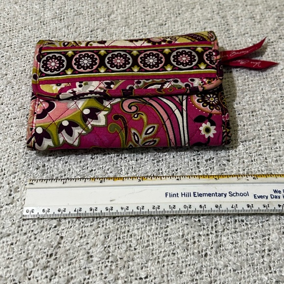 Vera Bradley Very Berry Paisley Snap Close Tri-Fold Cotton Wallet - Picture 2 of 7